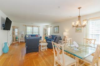 Stunning 3 Bedroom Condo-Recently Renovated-Fairways Unit D - 4