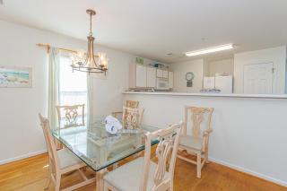 Stunning 3 Bedroom Condo-Recently Renovated-Fairways Unit D - 2