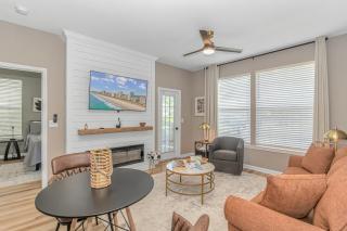 Completely Renovated Queen Suite with LED Fireplace! The Fairways 5E - 8