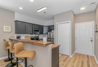 Completely Renovated Queen Suite with LED Fireplace! The Fairways 5E - 2