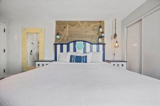 Beautifully Updated Direct Oceanfront King Suite - Monterey Bay 1035 - Sleeps 6 Guests! - 4