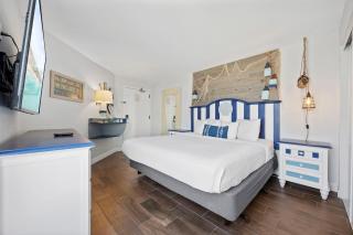 Beautifully Updated Direct Oceanfront King Suite - Monterey Bay 1035 - Sleeps 6 Guests! - 2
