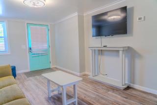 Immaculate Lower Level Apartment With Putting Green and Pool! Pet Friendly! 3 Bedroom- 2 Bath Unit A - 7