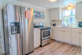 Immaculate Lower Level Apartment With Putting Green and Pool! Pet Friendly! 3 Bedroom- 2 Bath Unit A - 3