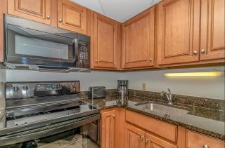 Oceanview 1 Bedroom Suite! Landmark Resort 348! Perfect for 6 guests! - 2
