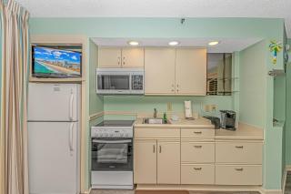 Beach Colony Resort Unit 208, Beautiful Oceanfront Condo, 1 bedroom, 1 bath Perfect for 6 - 6