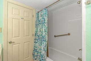 Beach Colony Resort Unit 208, Beautiful Oceanfront Condo, 1 bedroom, 1 bath Perfect for 6 - 2