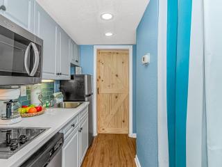 Oceanfront 1-Bedroom with Stunning Views! Sand Dunes Room 2926 - Sleeps 6! - 4