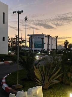 Appartement neuf première main à louer par jour à résidence La Playa, Mansouria Bien équipé, propre, moderne et dans une résidence calme et sécurisée, proche de la plage - 1