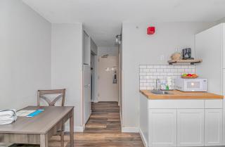 Landmark Resort King Suite Unit 607 - Beautifully Updated - Perfect for 2 guests! - 7