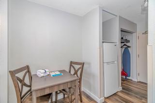 Landmark Resort King Suite Unit 607 - Beautifully Updated - Perfect for 2 guests! - 6