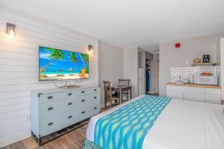 Landmark Resort King Suite Unit 607 - Beautifully Updated - Perfect for 2 guests! - 0
