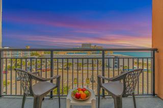 Landmark Resort King Suite Unit 607 - Beautifully Updated - Perfect for 2 guests! - 7