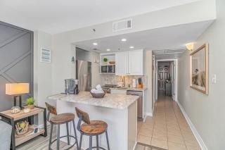 Breathtaking Oceanfront Double Queen Suite! Meridian Plaza 701 - Perfect for 4 guests! - 3