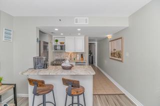 Breathtaking Oceanfront Double Queen Suite! Meridian Plaza 701 - Perfect for 4 guests! - 2