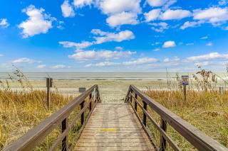 Beachy First-Floor -1 Bed 1 Bath Condo - Myrtle Beach Resort 4102 - 4