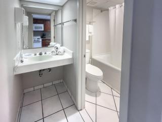 Updated One Bedroom Condo- Boardwalk Resort Unit 837 - Direct Oceanfront! Sleeps 8! - 2