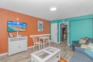 Direct Oceanfront 1 bedroom Condo - Surf's Up Oceanfront Oasis 1416 - 5