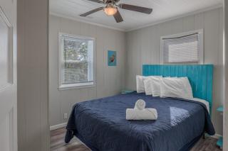 Immaculate Upper Level Apartment With Putting Green and Pool! Pet Friendly 3 Bedroom - 2 Bath Unit B - 3