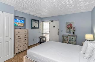 Newly Renovated- Oceanfront 1 Bedroom Suite- Sand Dunes 2726 - 2