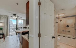 Breathtaking Ocean View 1 Bedroom Queen Suite! Meridian Plaza 707 - Perfect for 4 guests! - 1