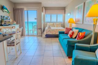 Stunning Studio with Impeccable Oceanfront Views! Beautifully Updated - Palace Resort 1202 - 0