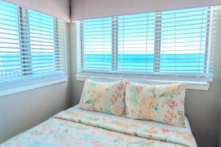 Stunning Studio with Impeccable Oceanfront Views! Beautifully Updated - Palace Resort 1202 - 1