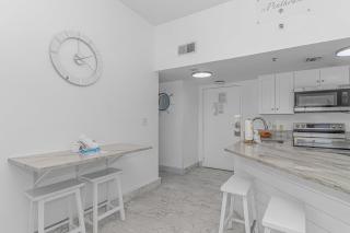 Upscale Penthouse With Incredible Views! Beautifully Renovated - Palace Resort 2308 - 9