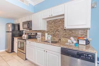 Ocean View 2 Bedroom Apartment with Great Views! Palace Resort 413 - 5