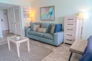 Luxurious Oceanfront Queen Suite - Completely Renovated & sleeps 2-4! Palace Resort Unit 701 - 2