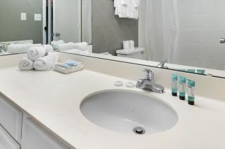 Ocean View Double Queen Suite! Perfect for 4 Guests! Sea Mist 51112 - 1