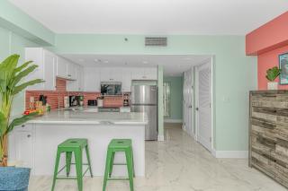 Luxurious Oceanfront Queen Suite - Fully Renovated! Palace Resort 1203 - 3
