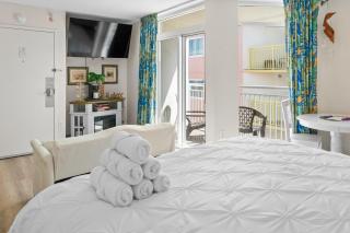 Updated King Suite- Partial Ocean Views! Bay Watch 1910 - Myrtle Beach - 8