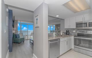 Newly Renovated, Oceanfront, 2 Bedroom Suite - Atlantica 452 - 5