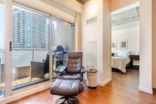 Stylish King West Condo Near FIFA & BMO Field - 8