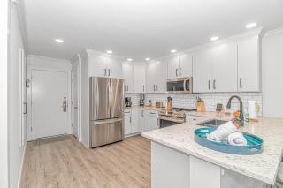 Beautifully Renovated 2 BR. Condo On The Golden Mile-Stunning Ocean Views-Ocean Forest Villas A-305 - 5