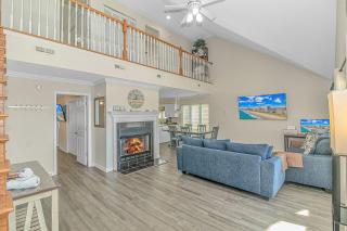 Stunning and Spacious 3 Bedroom House with Fireplace! Steps From the Ocean- Memory at the Sea! - 5