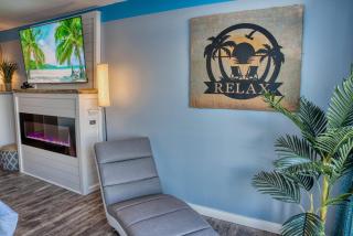 Absolutely Stunning! Newly Renovated King Suite with LED Fireplace - Landmark Resort 1030 - 9
