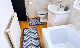 Zhity Serviced Apartment Harborne Birmingham Modern 2-Bed Apartment - 500Mbps WiFi - Self Check-In - Near QE Hospital & University of Birmingham - 4