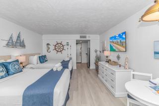 Direct Oceanfront Suite - Ocean Reef 803 - Sleeps 4! - 5