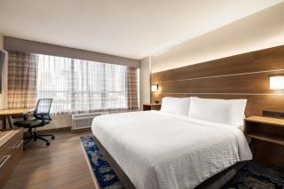 Holiday Inn Express Vancouver-Metrotown (Burnaby) - 8