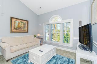 Beautifully Updated Top Floor 1 Bedroom Condo - Riverwalk at Arrowhead Country Club - Unit 302 - 8