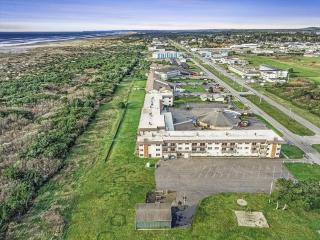 Studio Ground Floor Condo for 4 - Pool and Hot Tub - 3