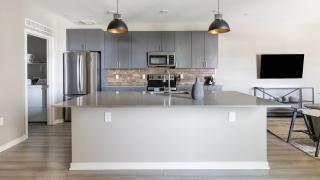 Landing Stylish 1BD Yoga Studio Pool - 6