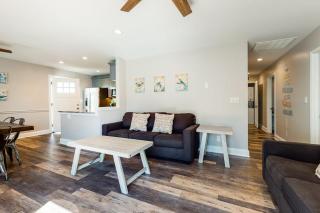 La Vista Bay-112 - 75th St -Upper -D - 2