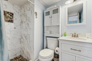 Colonial Condo 102 - 1