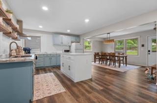 Anchors Away, Modern Lakefront with Beach, Dock, Kayaks, Cornhole - 8