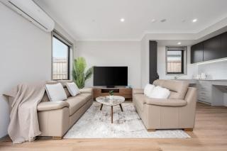 Verdant Hill Brand New Friendly Home - 5