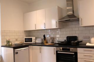 1A Central Bedford Apartment - 6