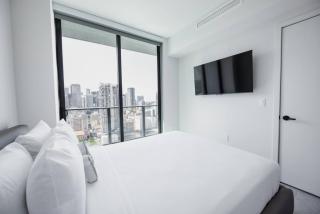 Luxury Downtown Unit with skyline Views - 9